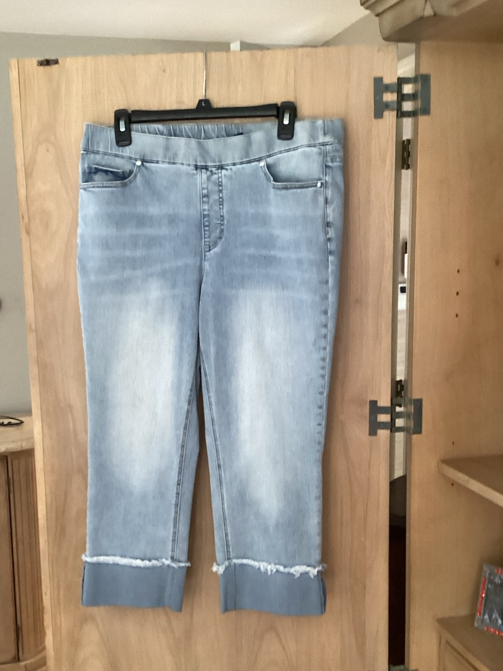 Isaac Mizrahi Light Blue Cropped Fray-Hem Jeans